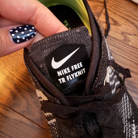Nike Women’s Black and White Running Shoes - Picture 2 of 5